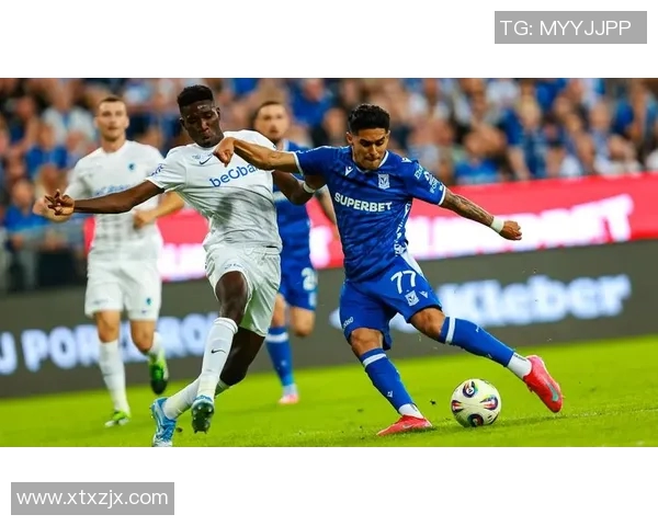 亨克与莱克的激烈对决揭示了足球战术的博弈与团队合作的重要性